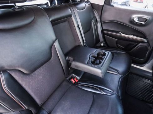 Used 2018 Jeep Compass Latitude w/ Cold Weather Group AWD/4WD image 39