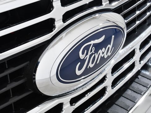 New 2025 Ford F550 4x4 Regular Cab Super Duty image 19