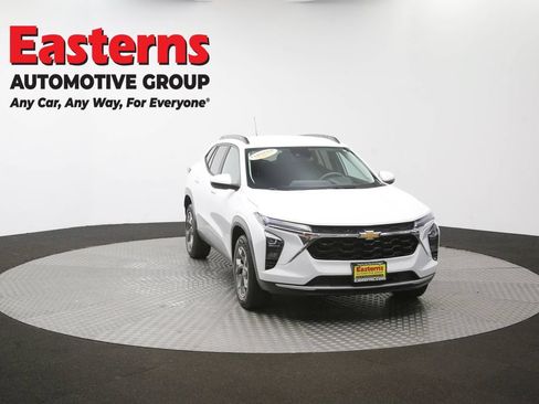 Used 2025 Chevrolet Trax LT FWD image 51
