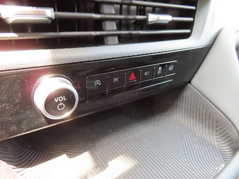 Used 2025 Ford Explorer Active AWD/4WD image 29