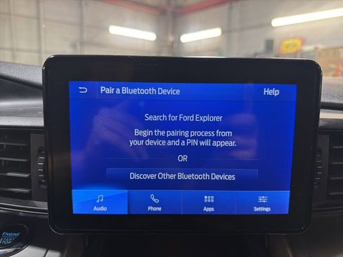 Used 2022 Ford Explorer XLT image 25