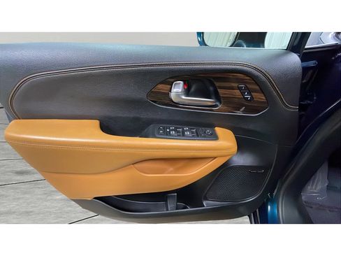 Used 2022 Chrysler Pacifica Pinnacle AWD/4WD image 13