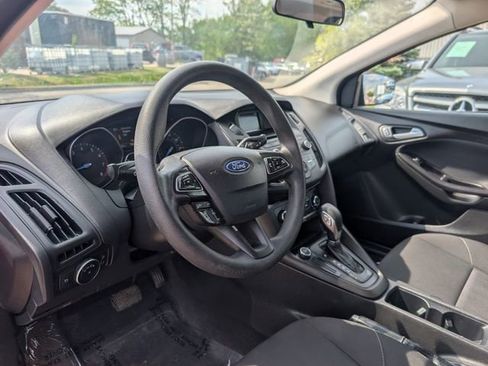 Used 2017 Ford Focus SE FWD image 8