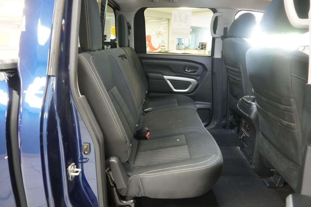 Used 2018 Nissan Titan SV w/ SV Convenience Package AWD/4WD image 32