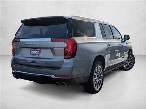 Used 2025 GMC Yukon XL Denali w/ Sun & Power Step Package image 5