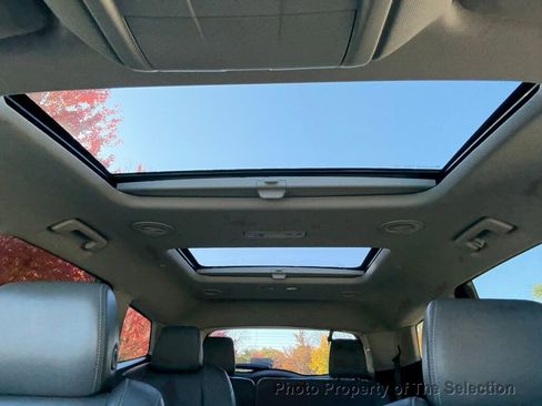 Used 2021 Buick Enclave Premium w/ Sun and Sites Package image 35