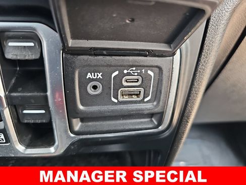 Used 2024 Jeep Wrangler Unlimited Sahara AWD/4WD image 24