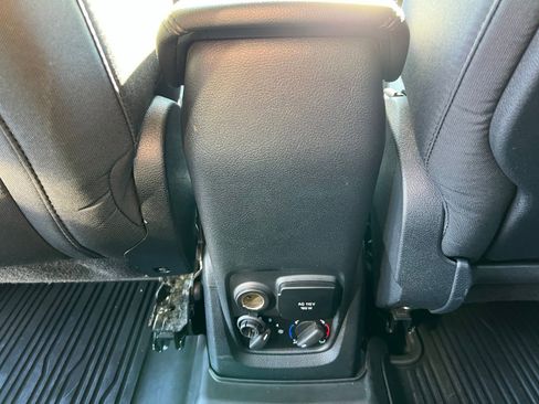 Used 2020 Ford Transit Connect XL image 35