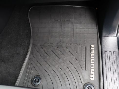 Used 2015 Toyota 4Runner SR5 Premium image 66