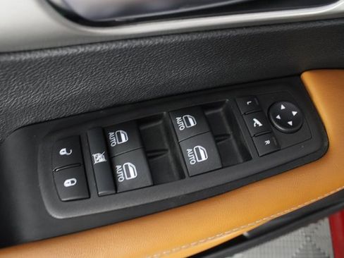 Used 2025 Chrysler Pacifica Pinnacle image 17