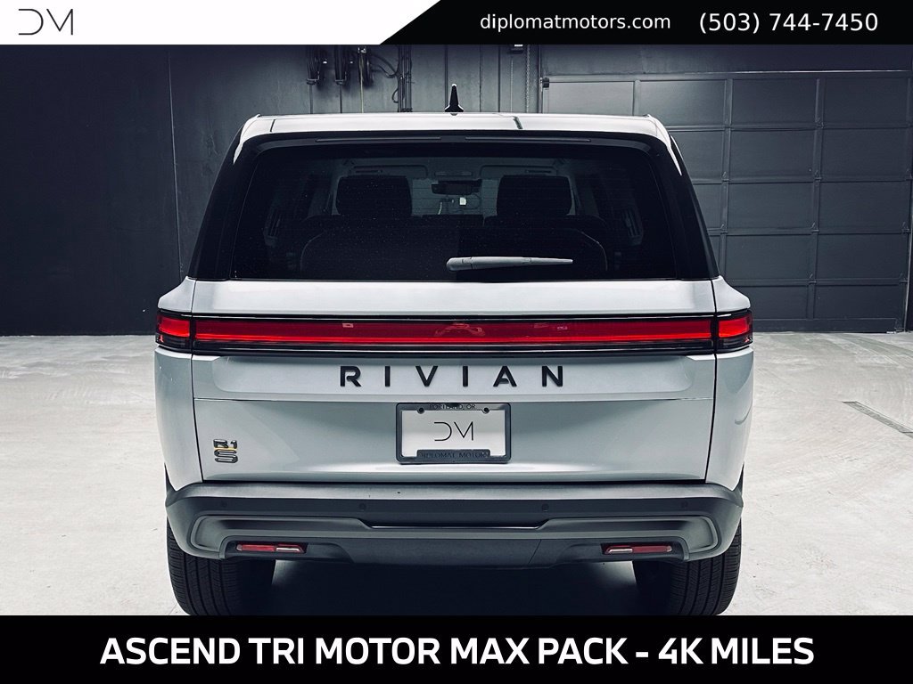 Used 2025 Rivian R1S Premium Dual AWD/4WD image 5