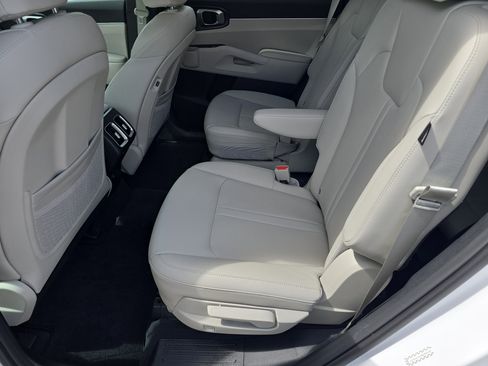 Certified 2025 Kia Sorento EX image 16