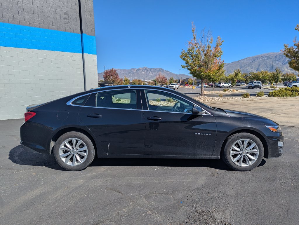 Used 2025 Chevrolet Malibu LT FWD image 2