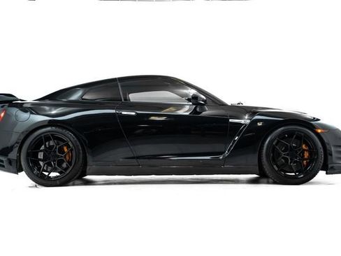 Used 2016 Nissan GT-R Premium image 5