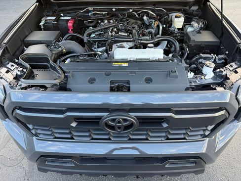 Used 2025 Toyota Tacoma TRD Off-Road AWD/4WD image 36