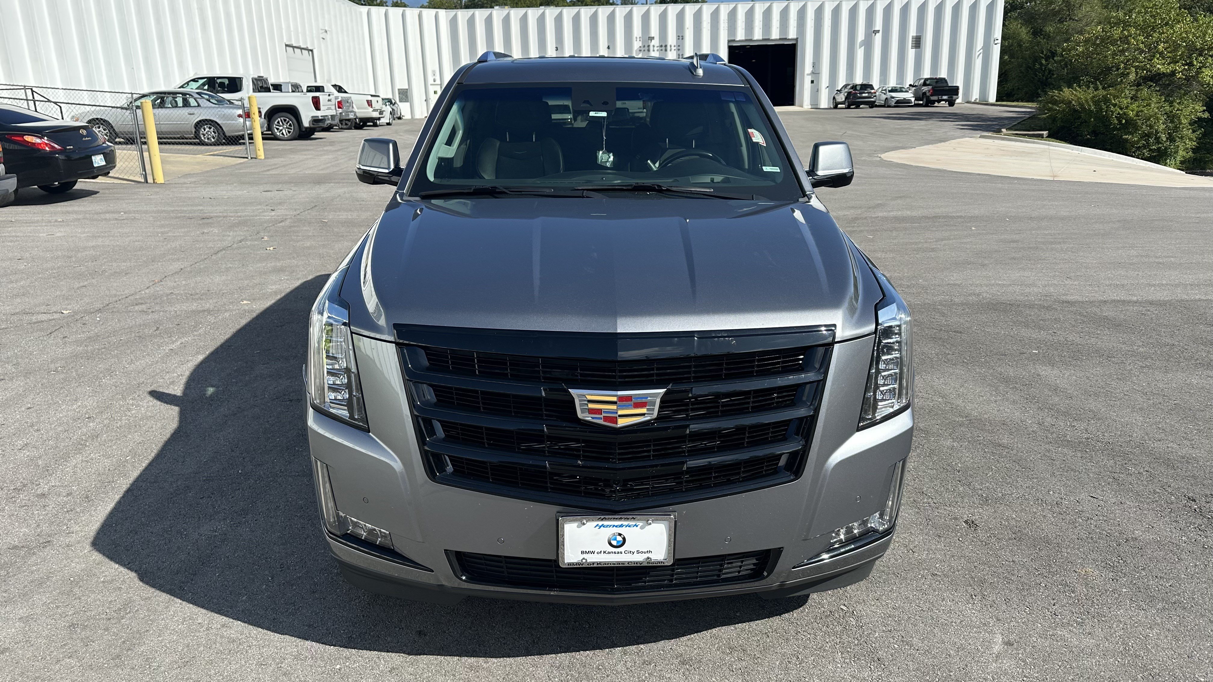 Used 2020 Cadillac Escalade Luxury w/ Escalade Sport Edition AWD/4WD image 3