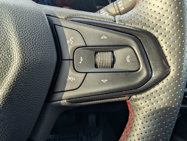 Used 2024 Chevrolet Trax RS w/ Sunroof Package FWD image 19