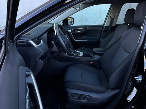 Used 2025 Toyota RAV4 XLE image 10