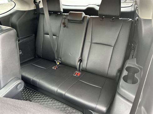 Used 2023 Toyota Highlander Limited image 26