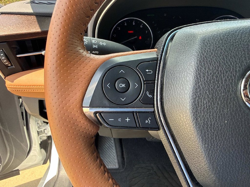 Used 2019 Toyota Avalon Limited FWD image 25