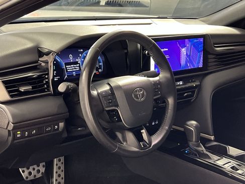 Used 2025 Toyota Camry XSE FWD image 17