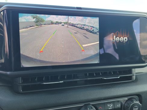 Used 2025 Jeep Wrangler Unlimited Sport AWD/4WD image 25