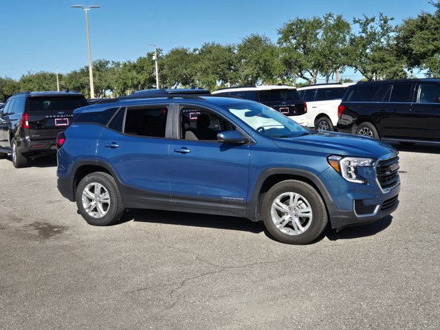 Used 2024 GMC Terrain SLE w/ Driver Convenience Package FWD image 3