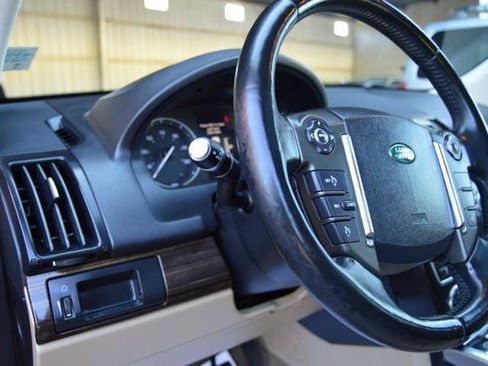 Used 2013 Land Rover LR2 HSE AWD/4WD image 30