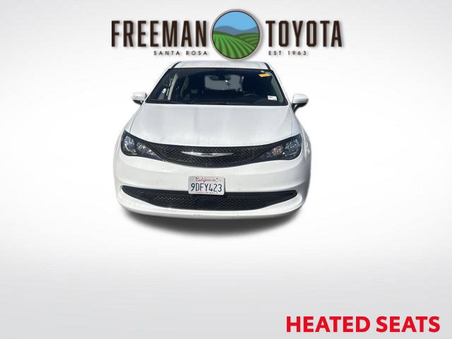 Used 2022 Chrysler Voyager LX FWD image 3