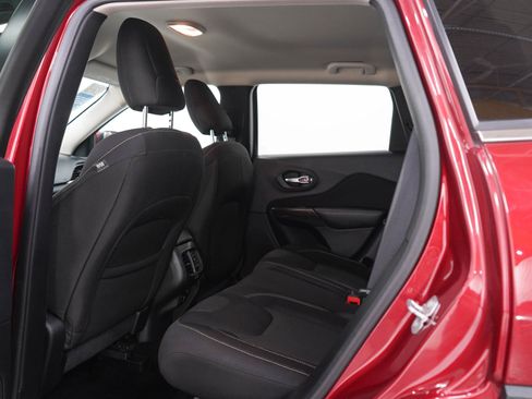 Used 2015 Jeep Cherokee Latitude AWD/4WD image 17