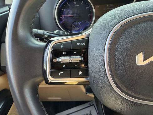 Used 2024 Kia Carnival LX FWD image 25