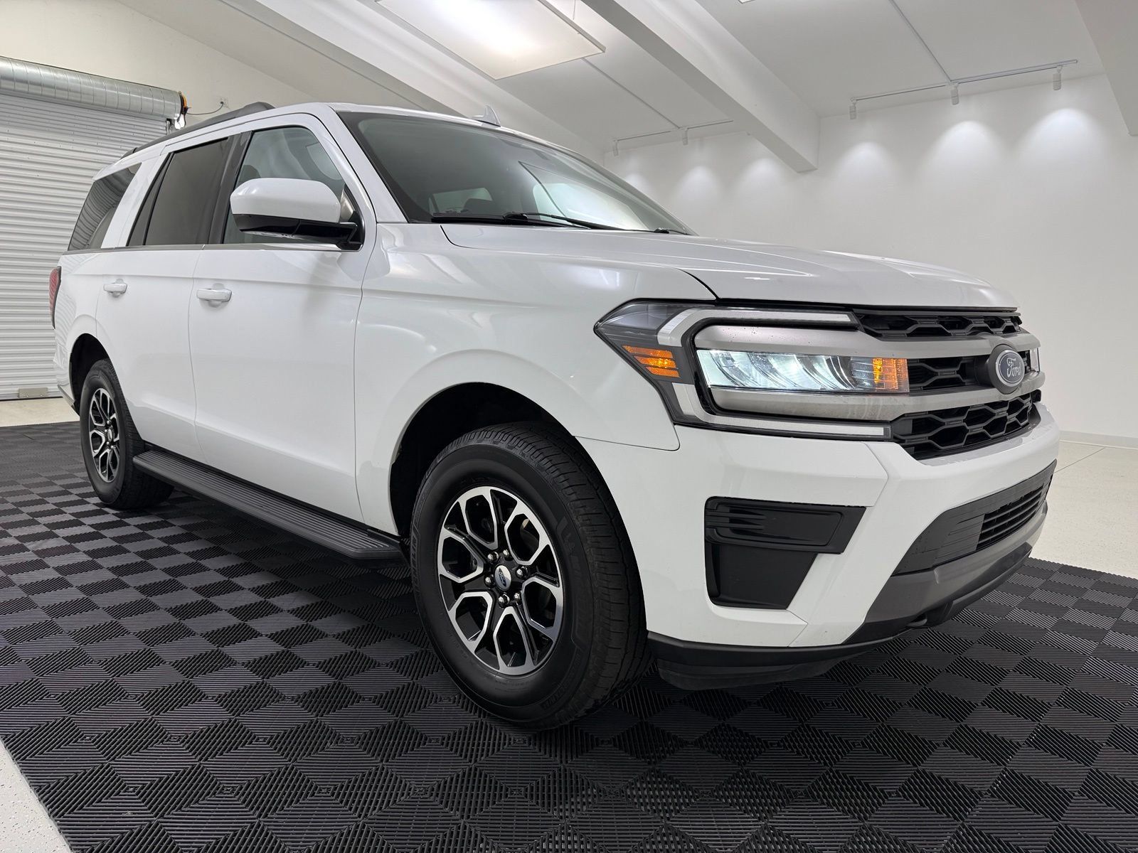Used 2022 Ford Expedition XLT AWD/4WD image 1