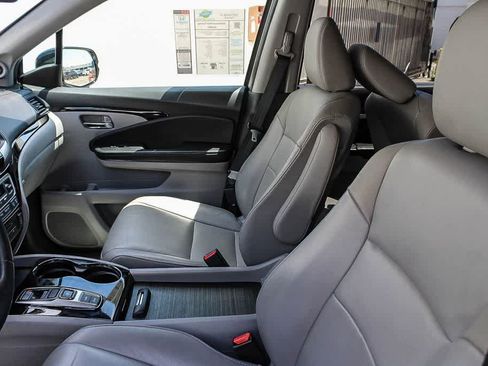 Used 2018 Honda Pilot Touring image 18