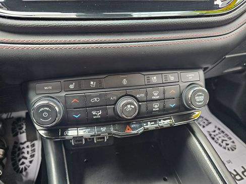 Used 2023 Dodge Durango GT AWD/4WD image 26