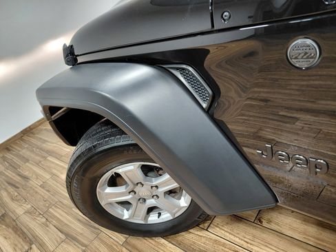 Used 2022 Jeep Wrangler Sport S image 19