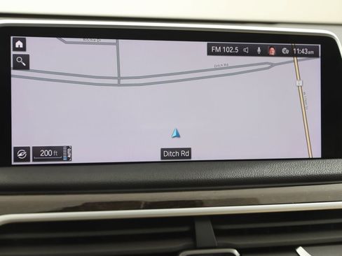 Used 2020 BMW 745e xDrive image 9