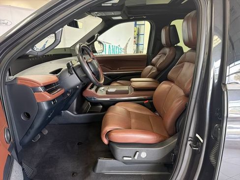 Used 2025 Lincoln Navigator Reserve AWD/4WD image 9