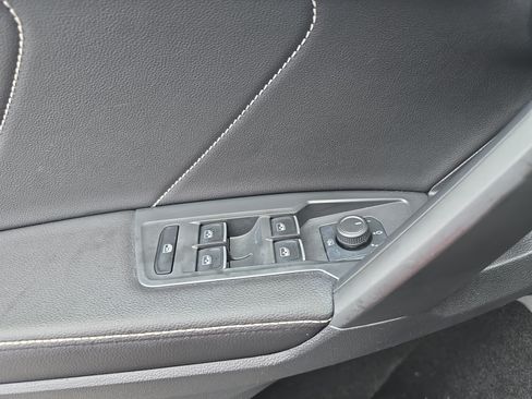 Used 2023 Volkswagen Tiguan SE R-Line FWD image 28