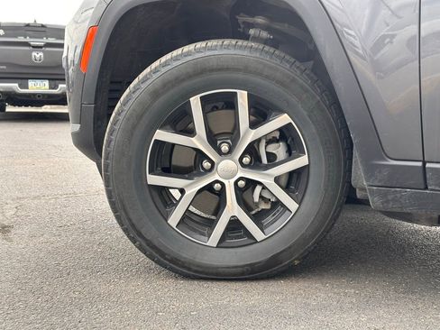 Used 2023 Jeep Grand Cherokee L Limited image 8