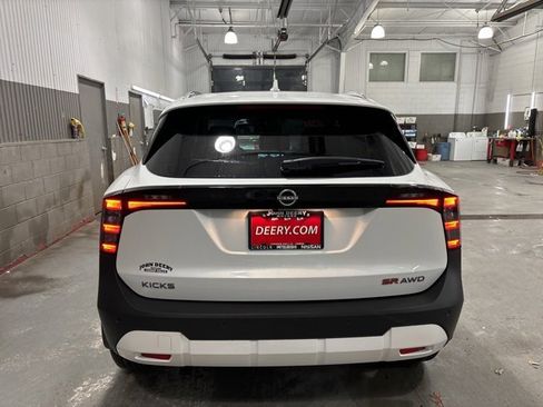 New 2025 Nissan Kicks SR image 5