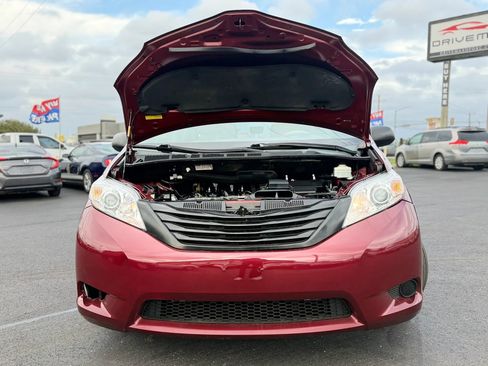 Used 2014 Toyota Sienna L image 16
