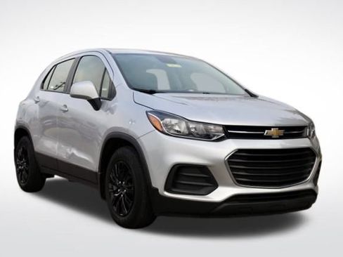 Used 2018 Chevrolet Trax LS image 1