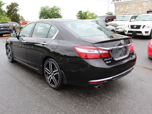 Used 2017 Honda Accord Sport image 5