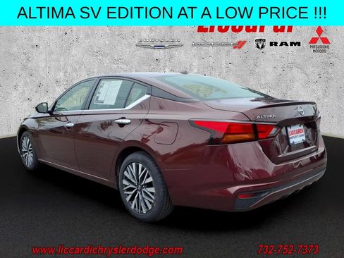 Used 2024 Nissan Altima 2.5 SV FWD image 3