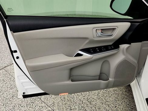 Used 2015 Toyota Camry LE FWD image 10