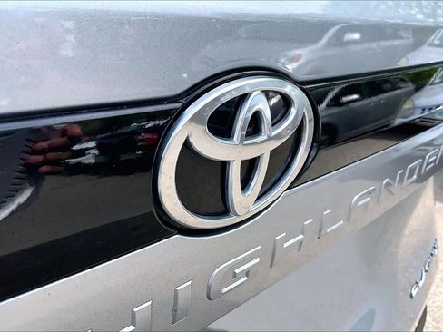 Certified 2024 Toyota Grand Highlander AWD image 30