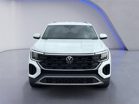 Used 2026 Volkswagen Atlas Cross Sport SE w/ Black Wheel Package FWD image 8
