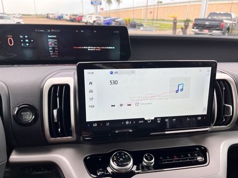 New 2025 Ford Expedition Active image 14