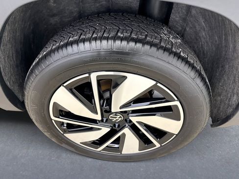 Used 2024 Volkswagen Atlas SE image 22