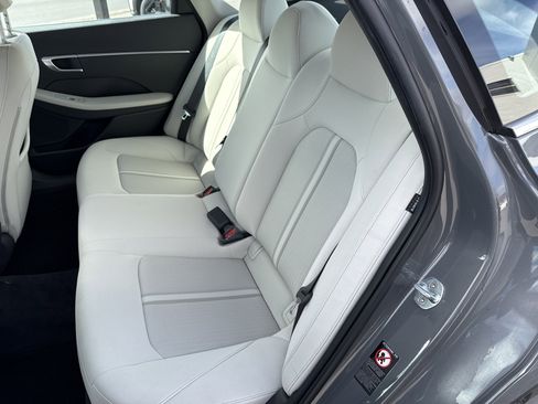 Used 2023 Hyundai Sonata SE image 3